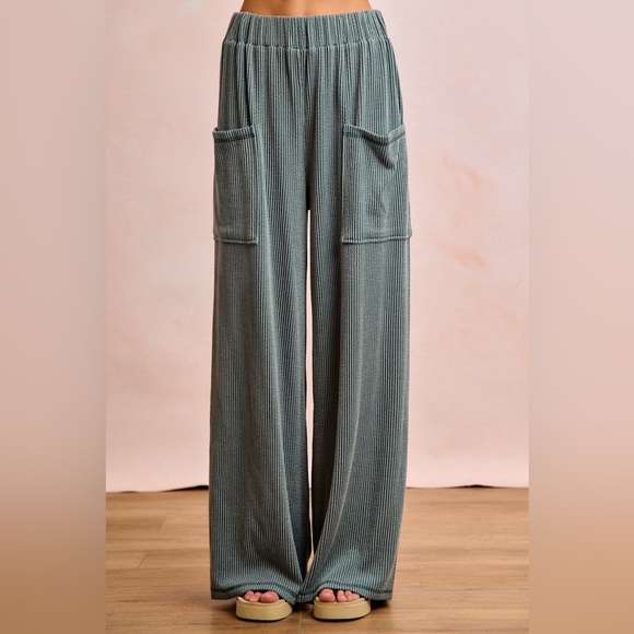 BiBi Two Tone Cord Rib Contrast Stitching V-Neck Top and Pants Set 10010018709 - Picture 3 of 11